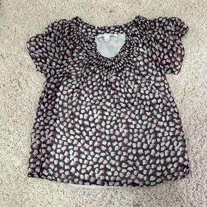 DVF Silk Blouse with smocking and split V Neck in black and pink print Size 10